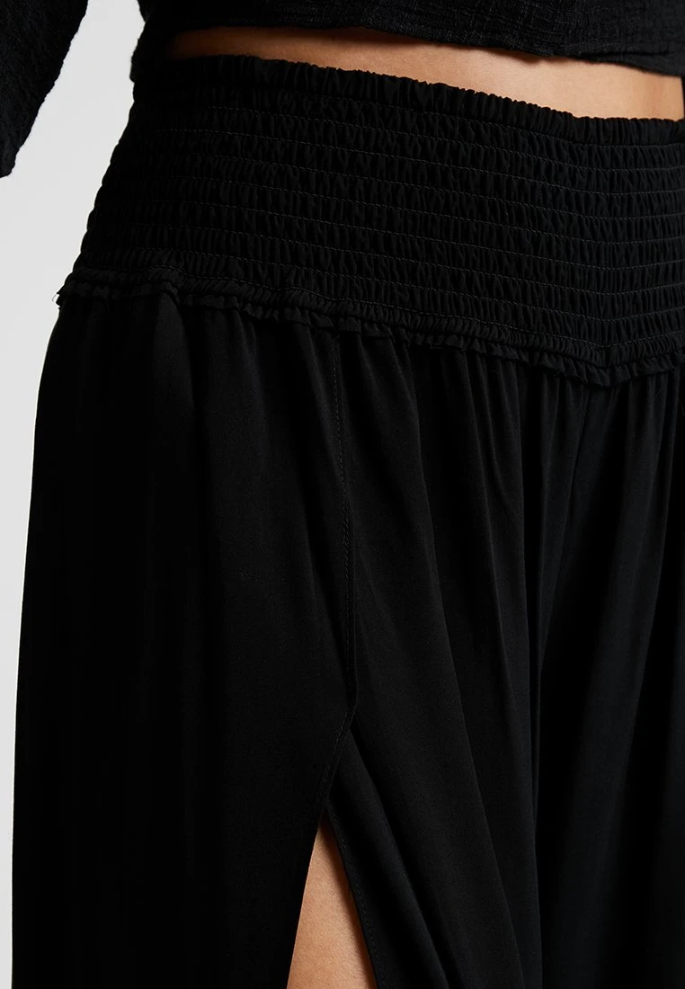 Seafolly Beach Basics Shirred Waist Wrap Pant - Strandaccessoire - Black - Image 5