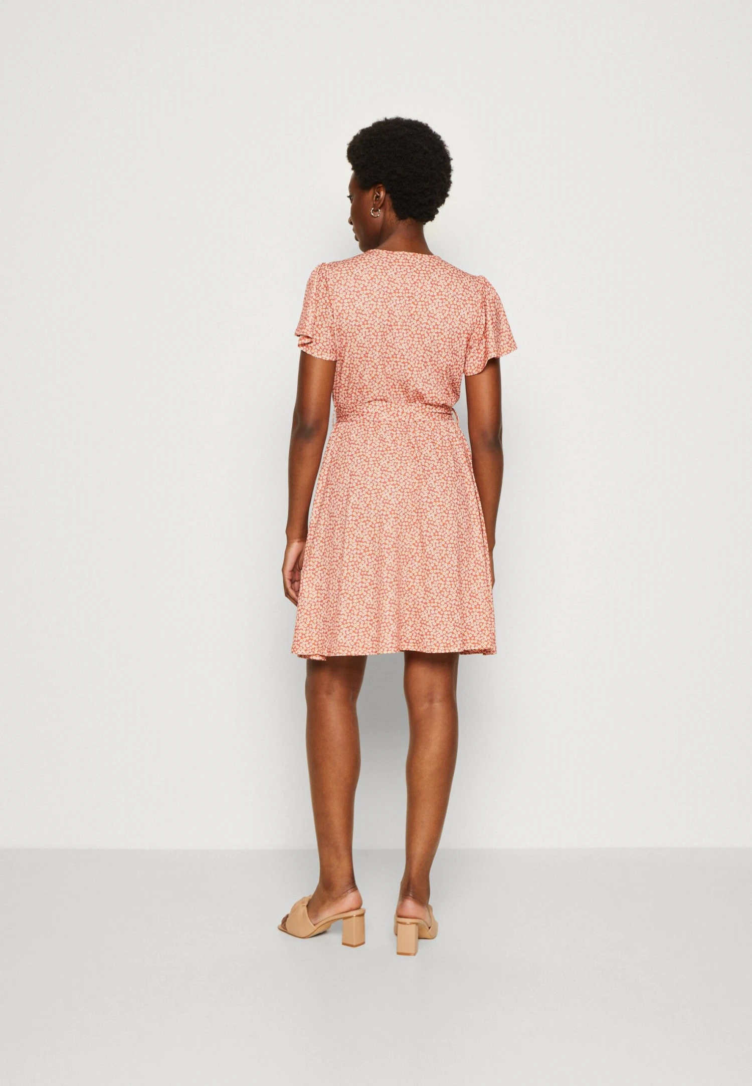 Anna Field Jurk - Brown/White - Image 4