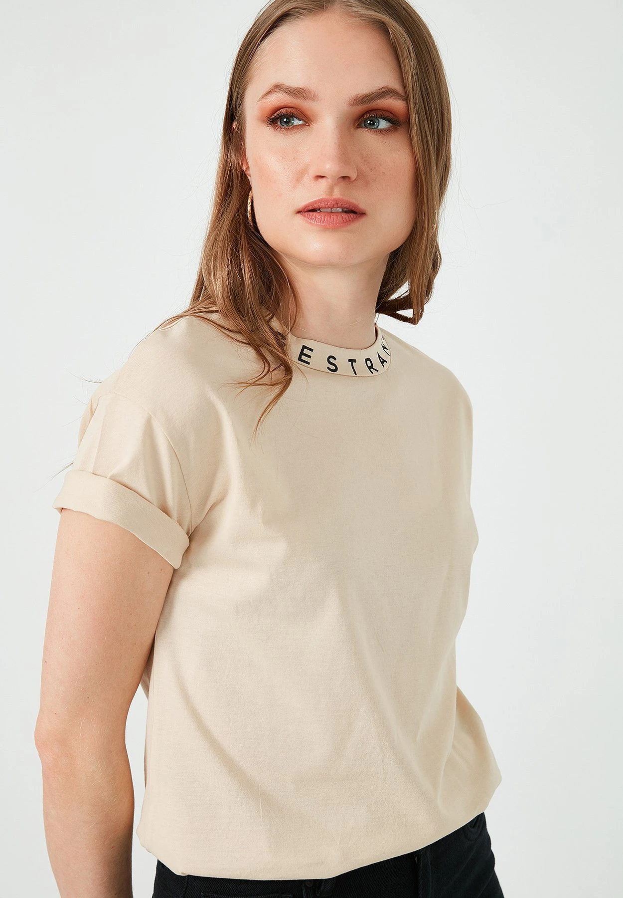 LELA Regular Fit - T-Shirt Print - Stone Colored