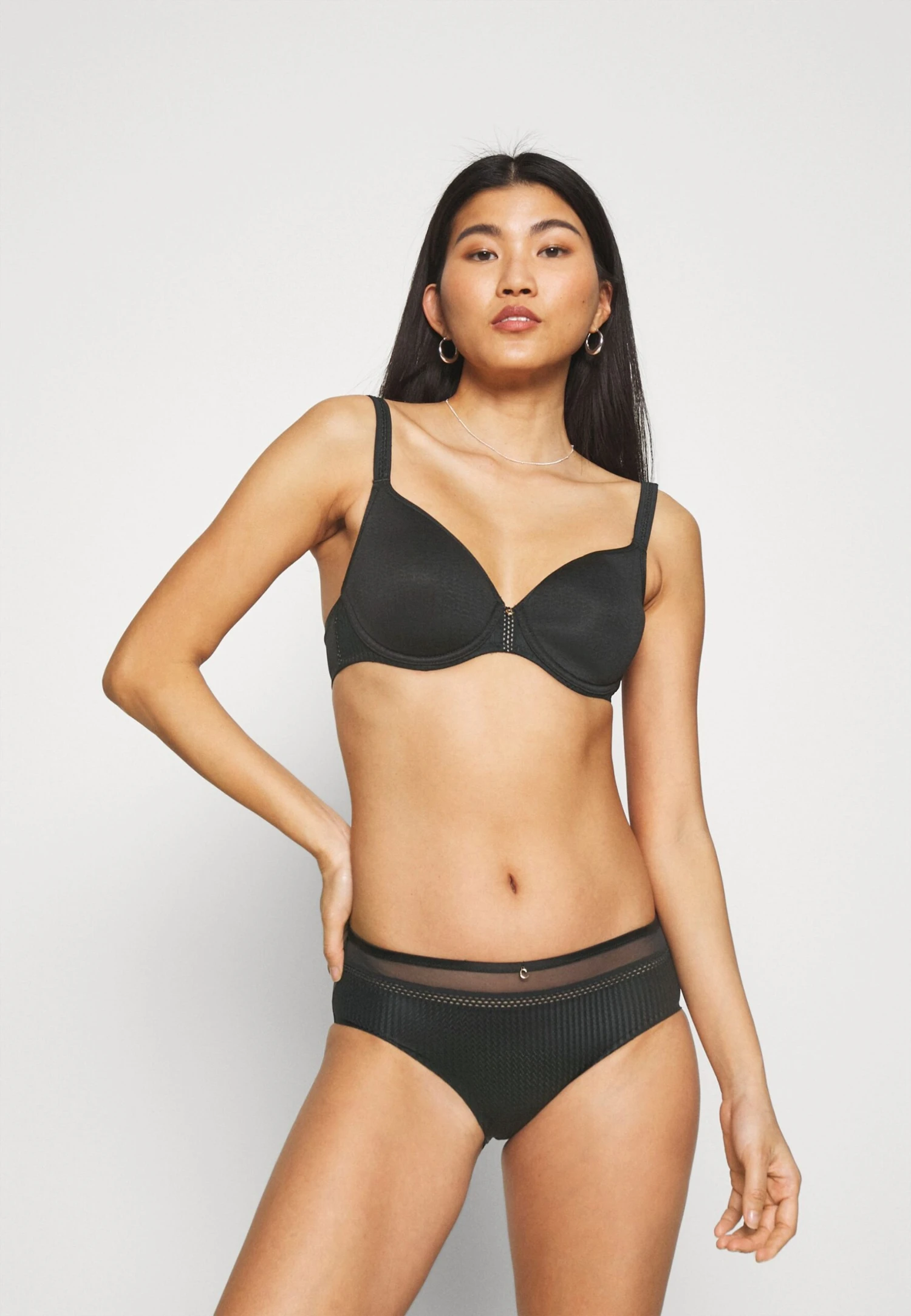 Chantelle Chic Essential Spacer - Beugel Bh - Schwarz - Image 2