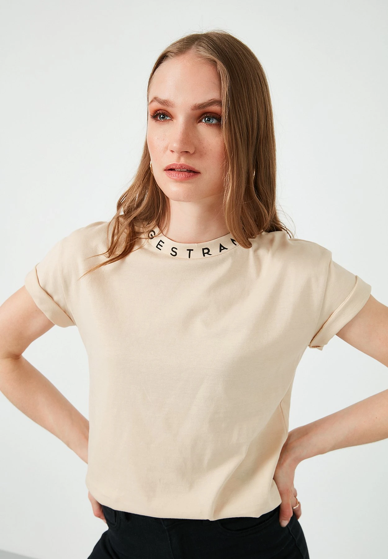LELA Regular Fit - T-Shirt Print - Stone Colored - Image 3